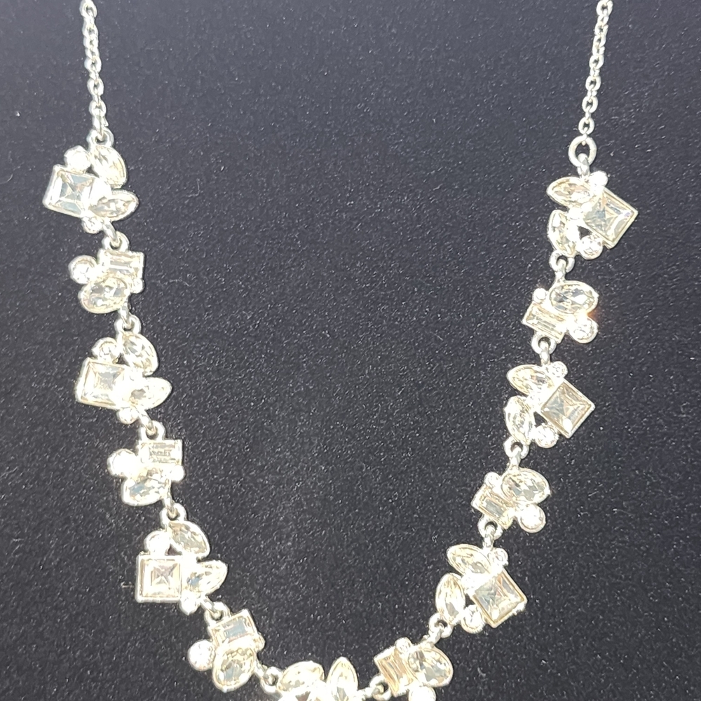 Elegant Silver Necklace‎ with Crystal Accents - Picture 7 of 10